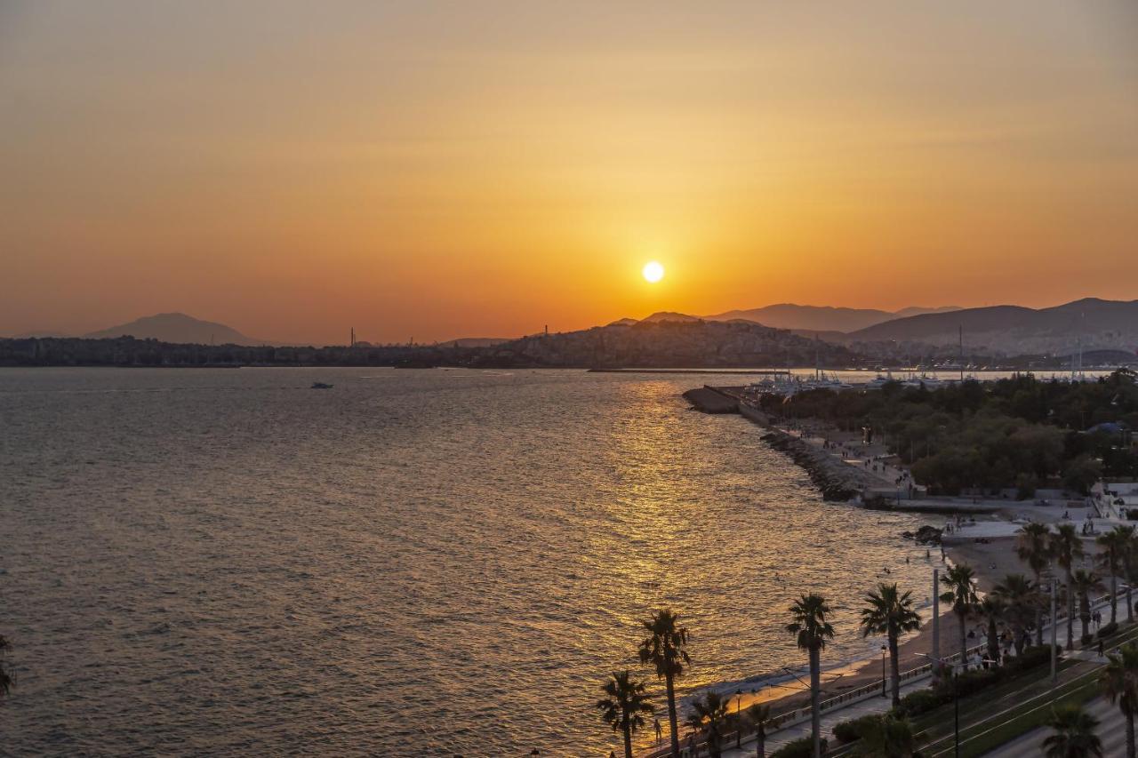 Blue Dreams - Spectacular Sea View Apartment In Атина Екстериор снимка